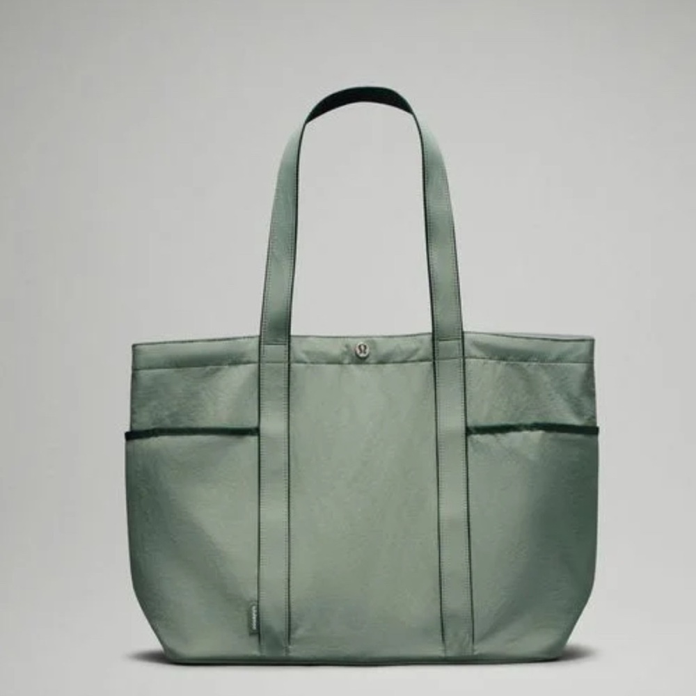 Lululemon Daily Multi-Pocket Tote Bag 20L  (Grey Eucalyptus)